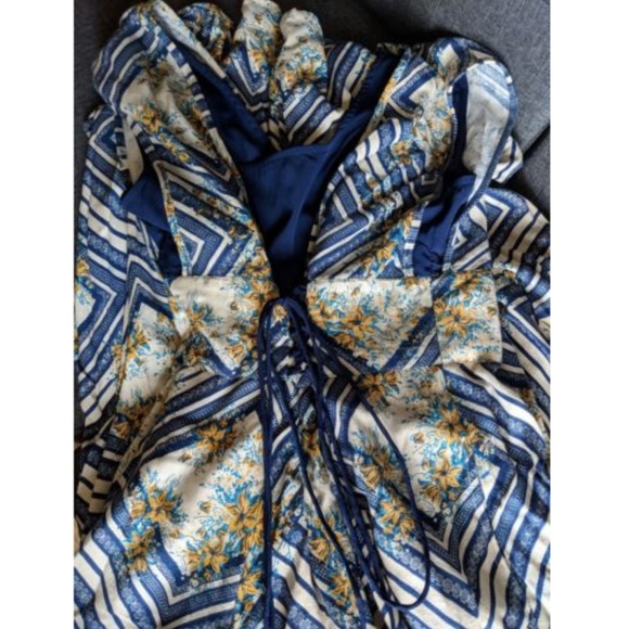 Eshakti Sleeveless Floral Dress Front Pockets - Picture 3 of 6